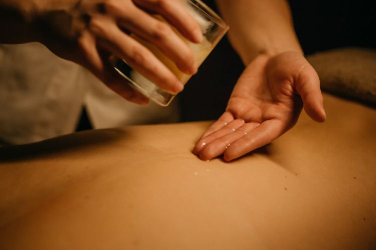 Oil massage service in Abu Dhabi 