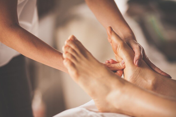 Reflexology massage service in Abu Dhabi 